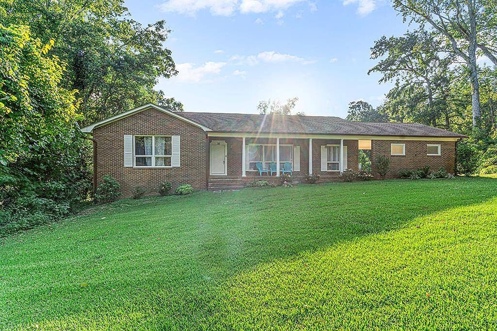 102 Forest Dr E Greenwood, SC 29646 - Thumbnail 2