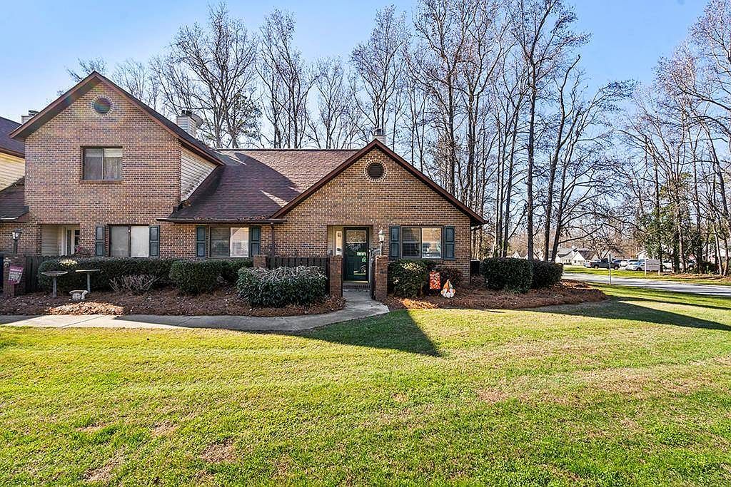 223 Abbey Ln Greenwood, SC 29649 - Thumbnail 2