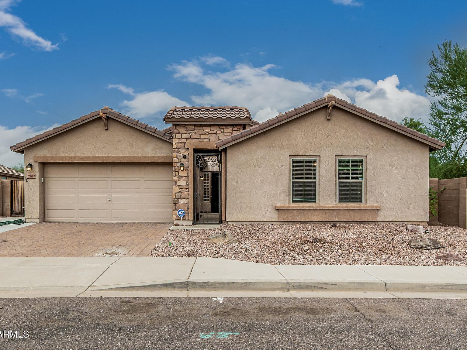 25667 W Primrose Ln Buckeye, AZ 85326 - Thumbnail 2