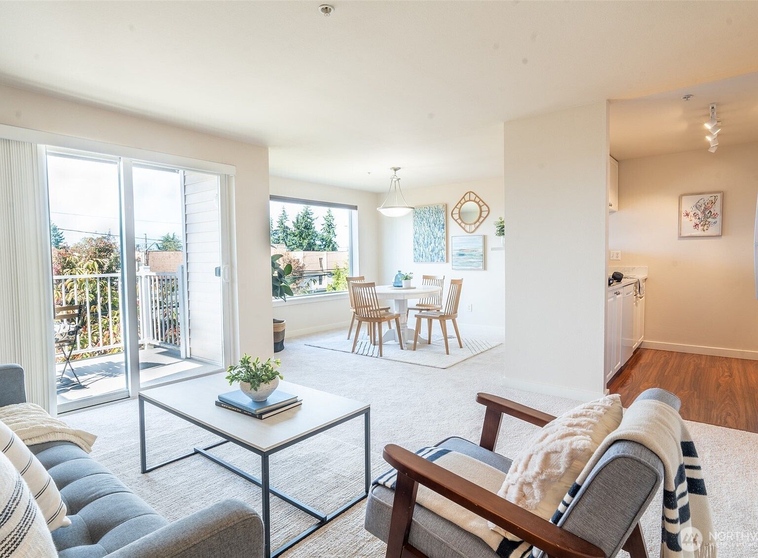 10744 Greenwood Ave N APT 302 Seattle, WA 98133 - Thumbnail 2