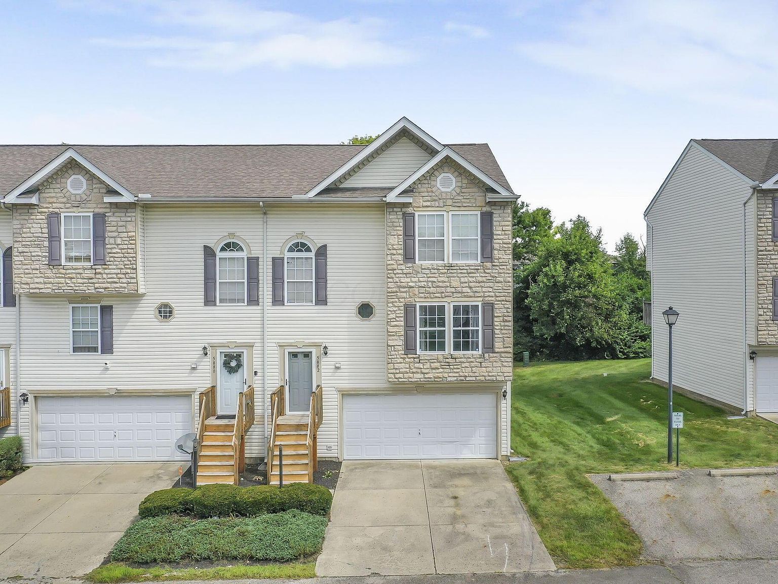 5882 Abernathy Ln #5882F Columbus, OH 43232 - Thumbnail 2