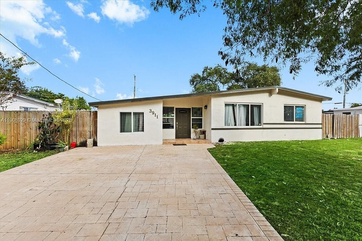 3911 SW 32nd Ave West Park, FL 33023 - Thumbnail 2