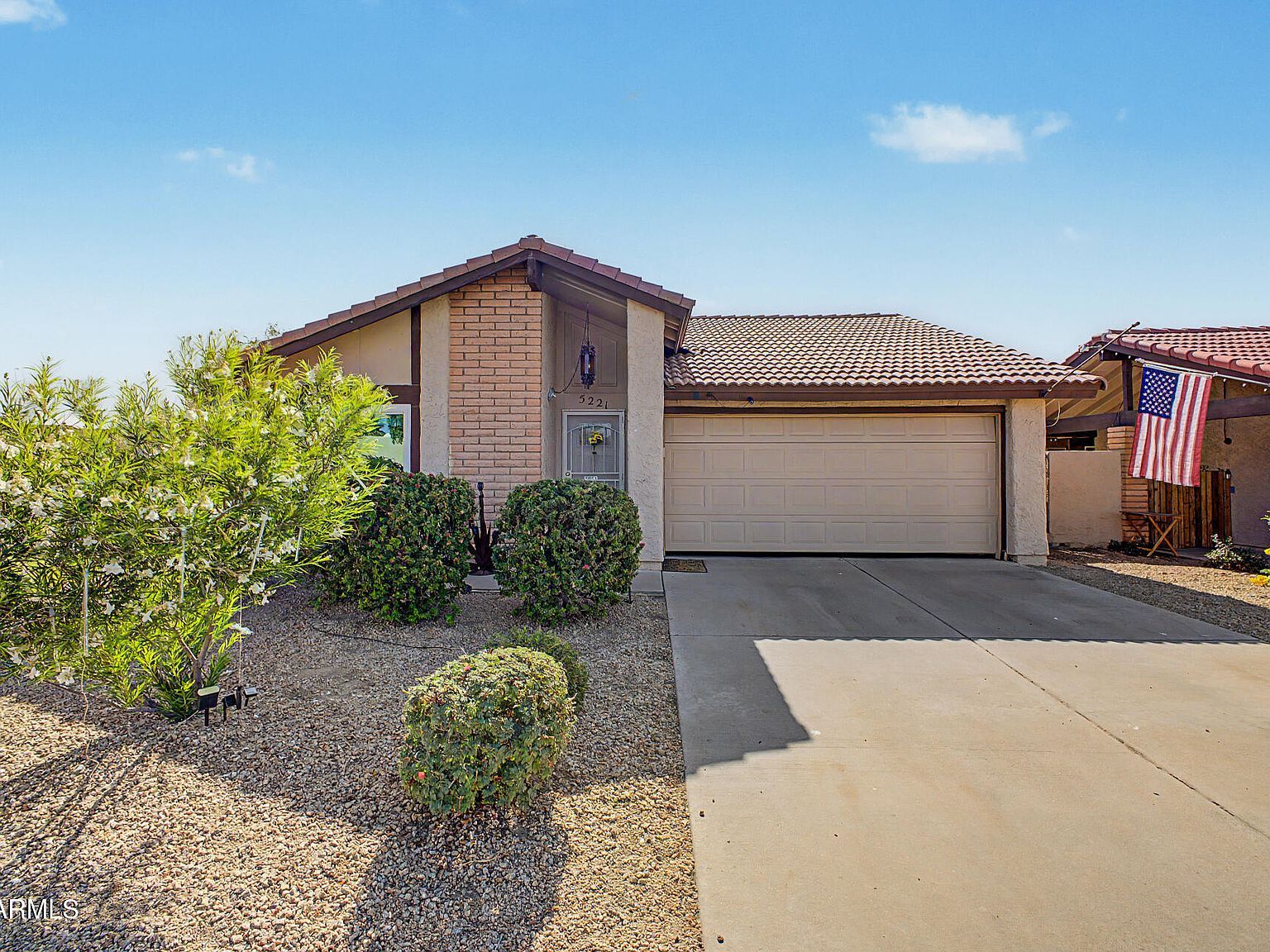5221 E SAGUARO Circle Phoenix, AZ 85044, 85044
