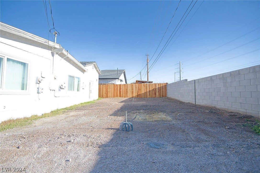 150 Metropolitan Dr Henderson, NV 89015 - Thumbnail 2