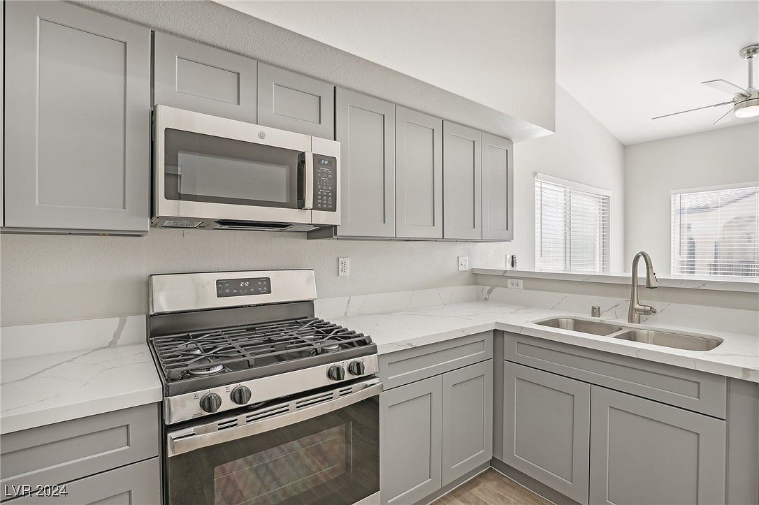 4811 Black Bear Rd Unit 201 Las Vegas, NV 89149 - Thumbnail 2