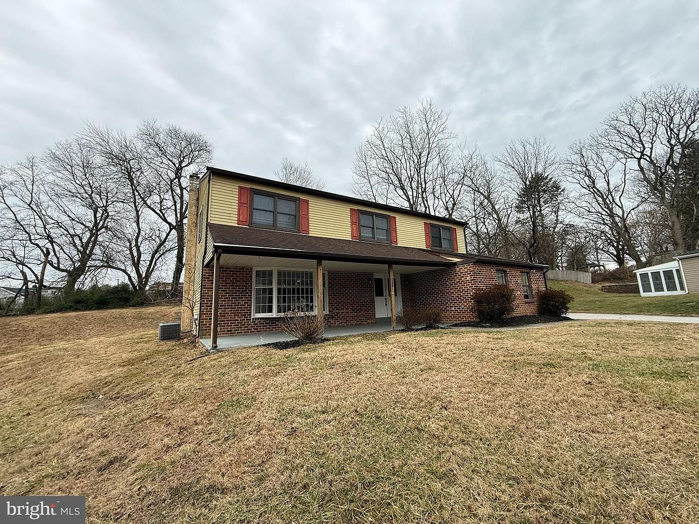 745 Windsor Pl Wallingford, PA 19086 - Thumbnail 2