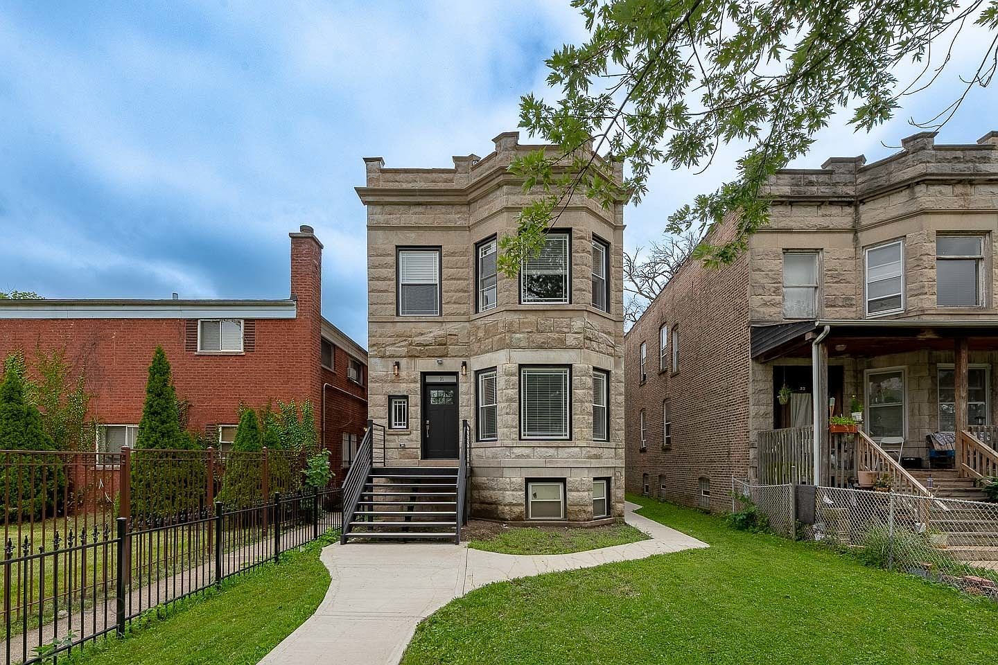 35 N Mayfield Ave Chicago, IL 60644 - Thumbnail 2
