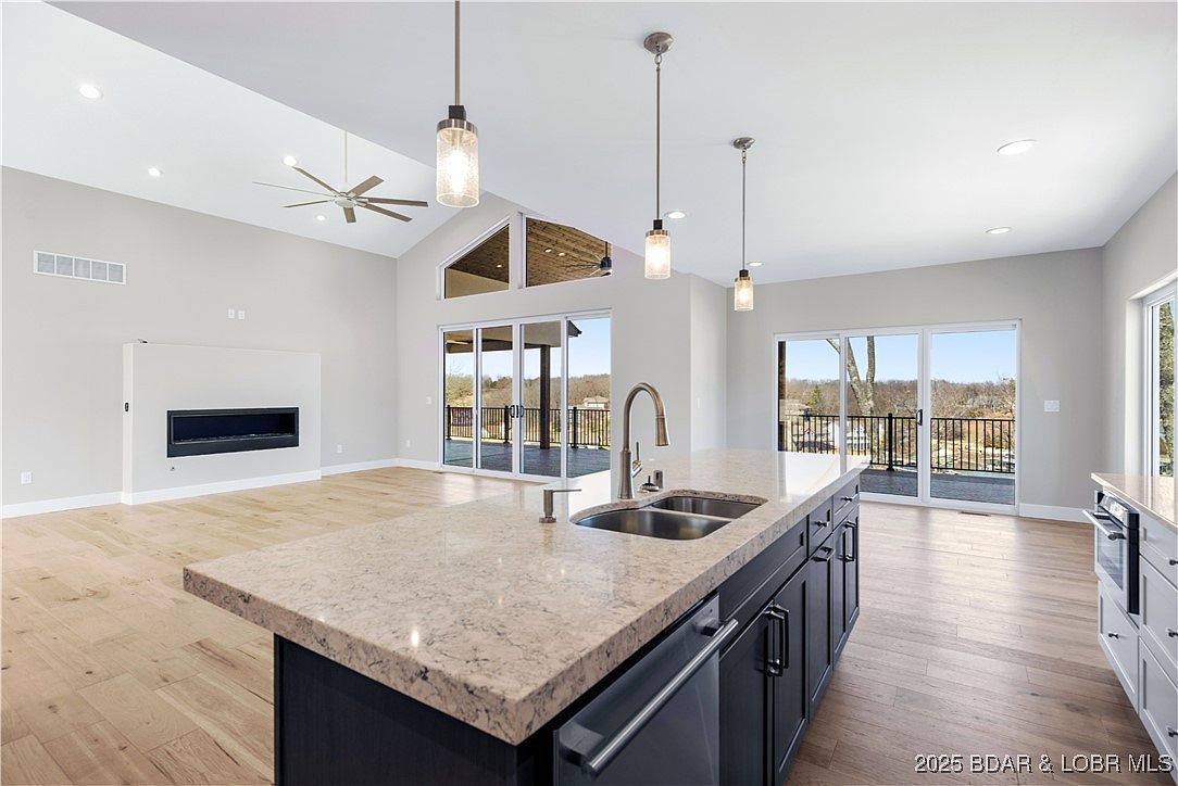 5499 Deephaven Ln Osage Beach, MO 65065 - Thumbnail 2