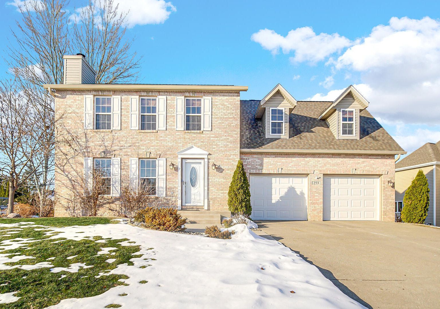 253 Moncrief Dr Valparaiso, IN 46385 - Thumbnail 2