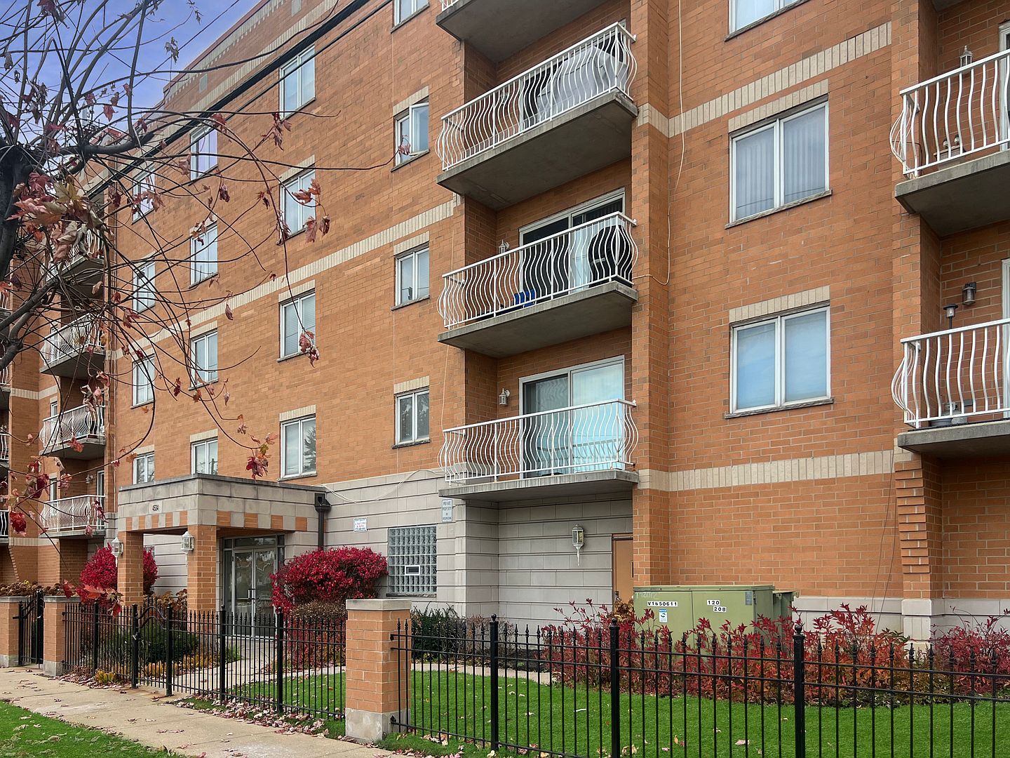 4534 N Cumberland Ave UNIT 101 Chicago, IL 60656 - Thumbnail 2