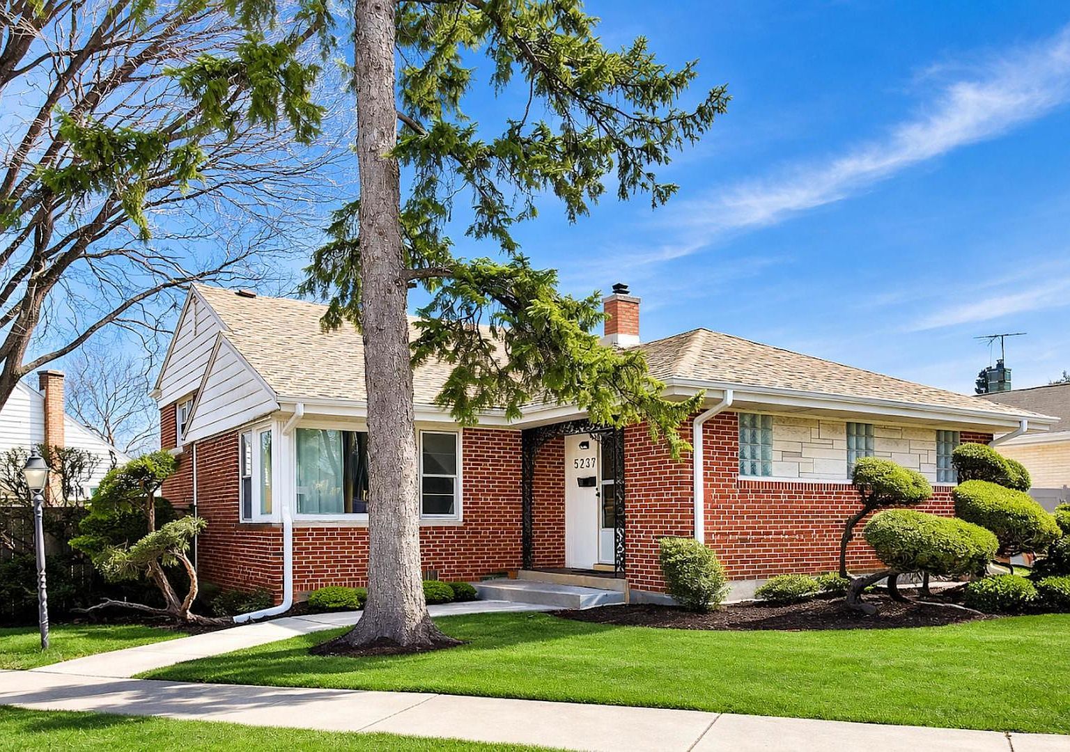 5237 Conrad St Skokie, IL 60077 - Thumbnail 2