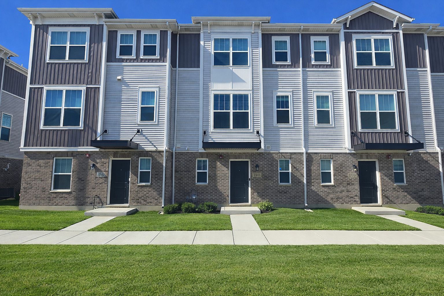 1541 Cooper St Des Plaines, IL 60018 - Thumbnail 2