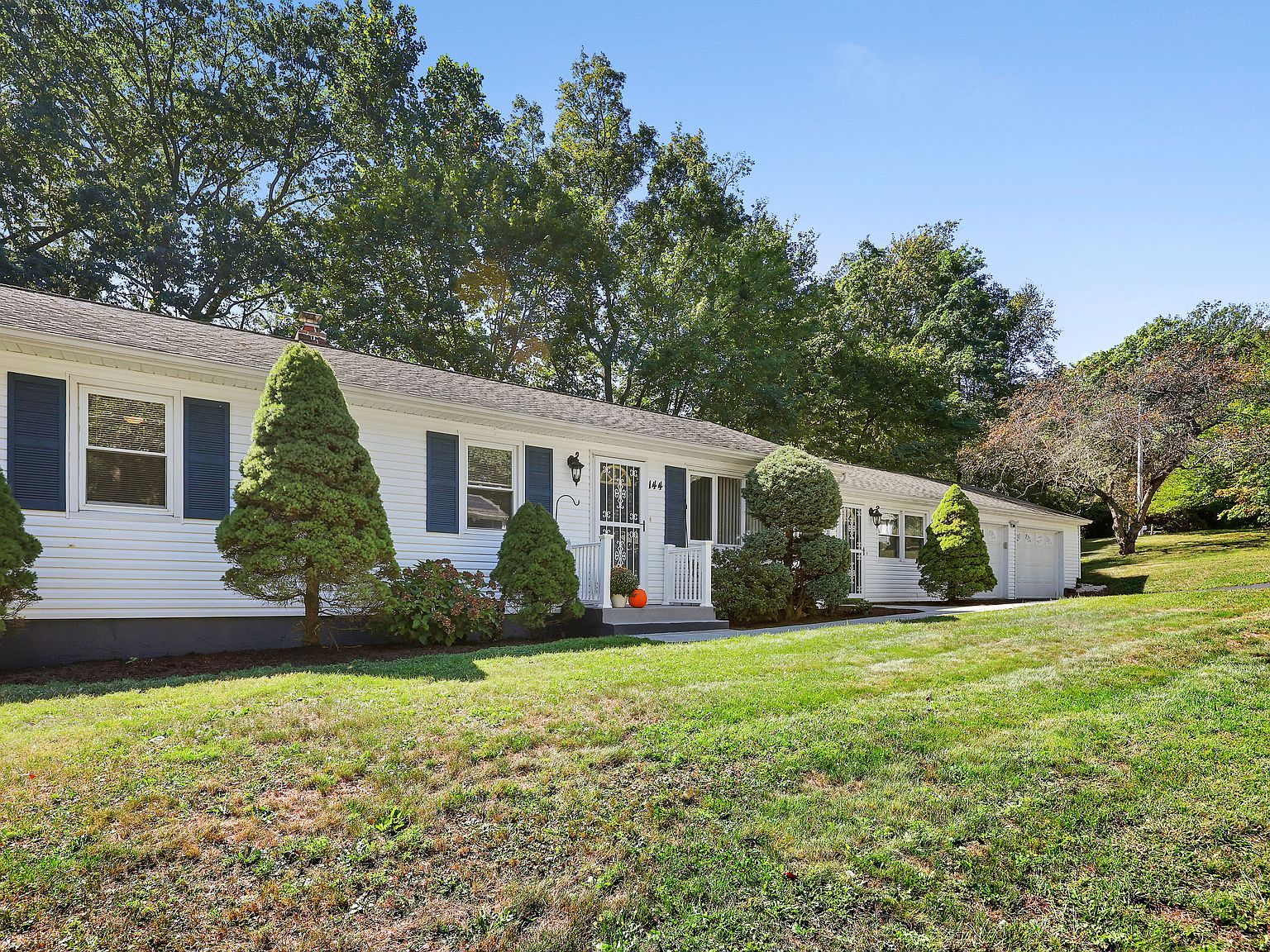 144 Mueller Dr Hamden, CT 06514 - Thumbnail 2