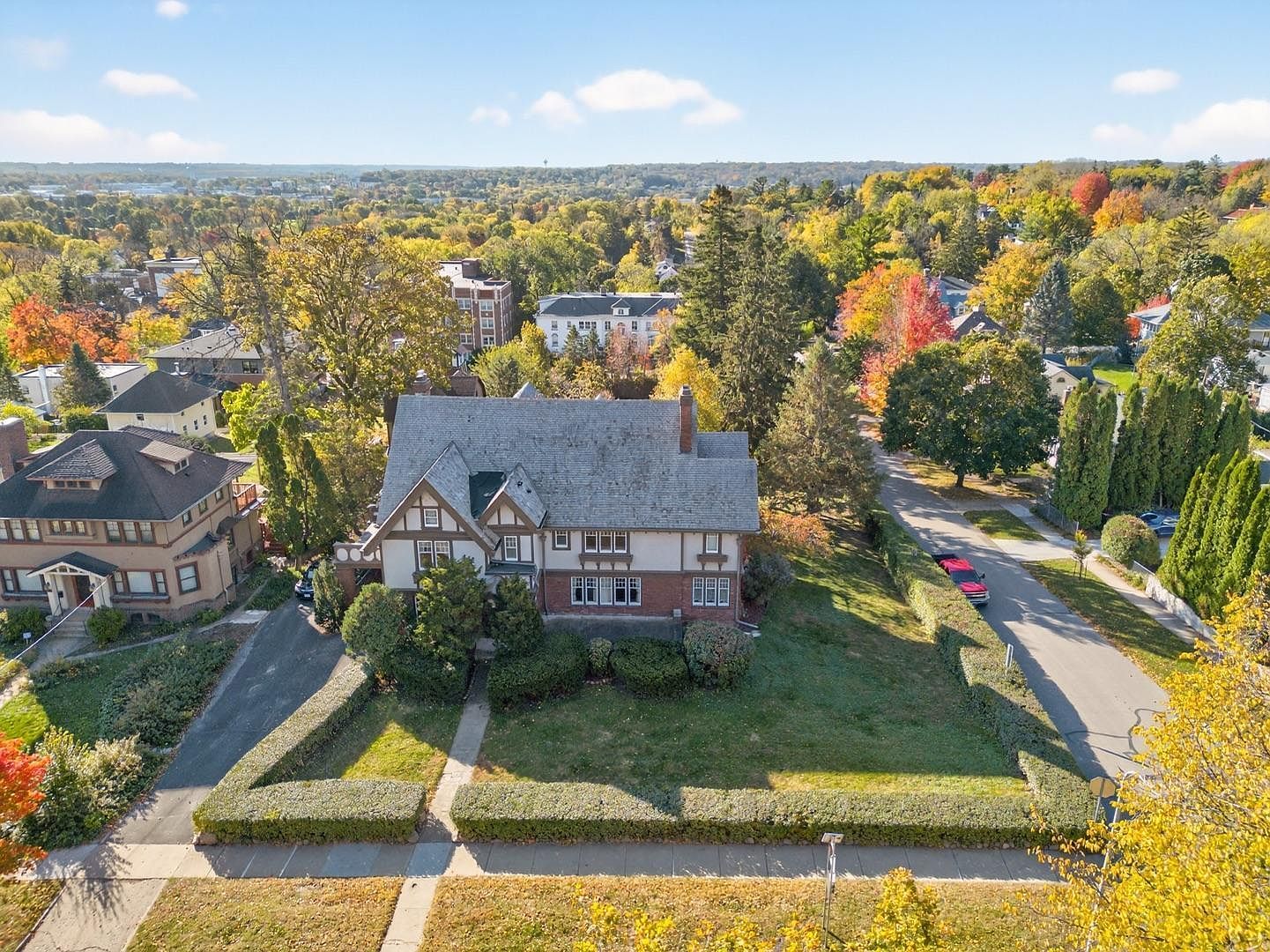 724 4th St SW Rochester, MN 55902 - Thumbnail 2