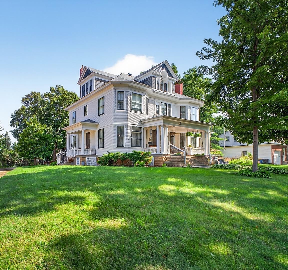 358 E Main St Owatonna, MN 55060 - Thumbnail 2