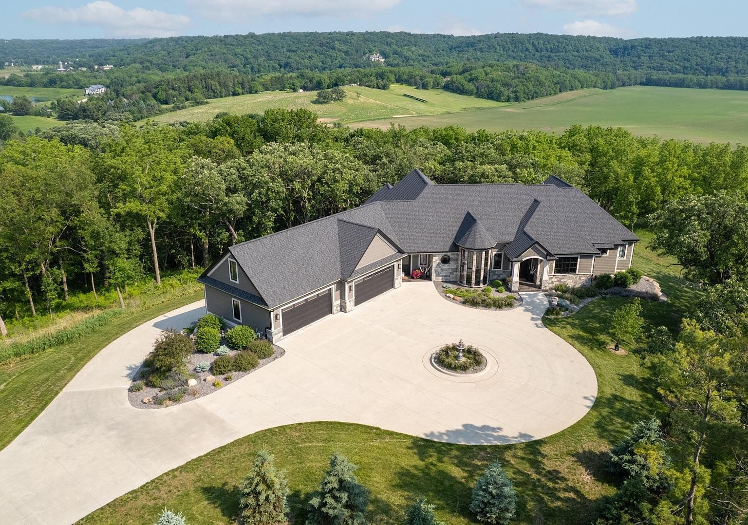 1500 Weatherhill Ridge Ct SW Rochester, MN 55902 - Thumbnail 2