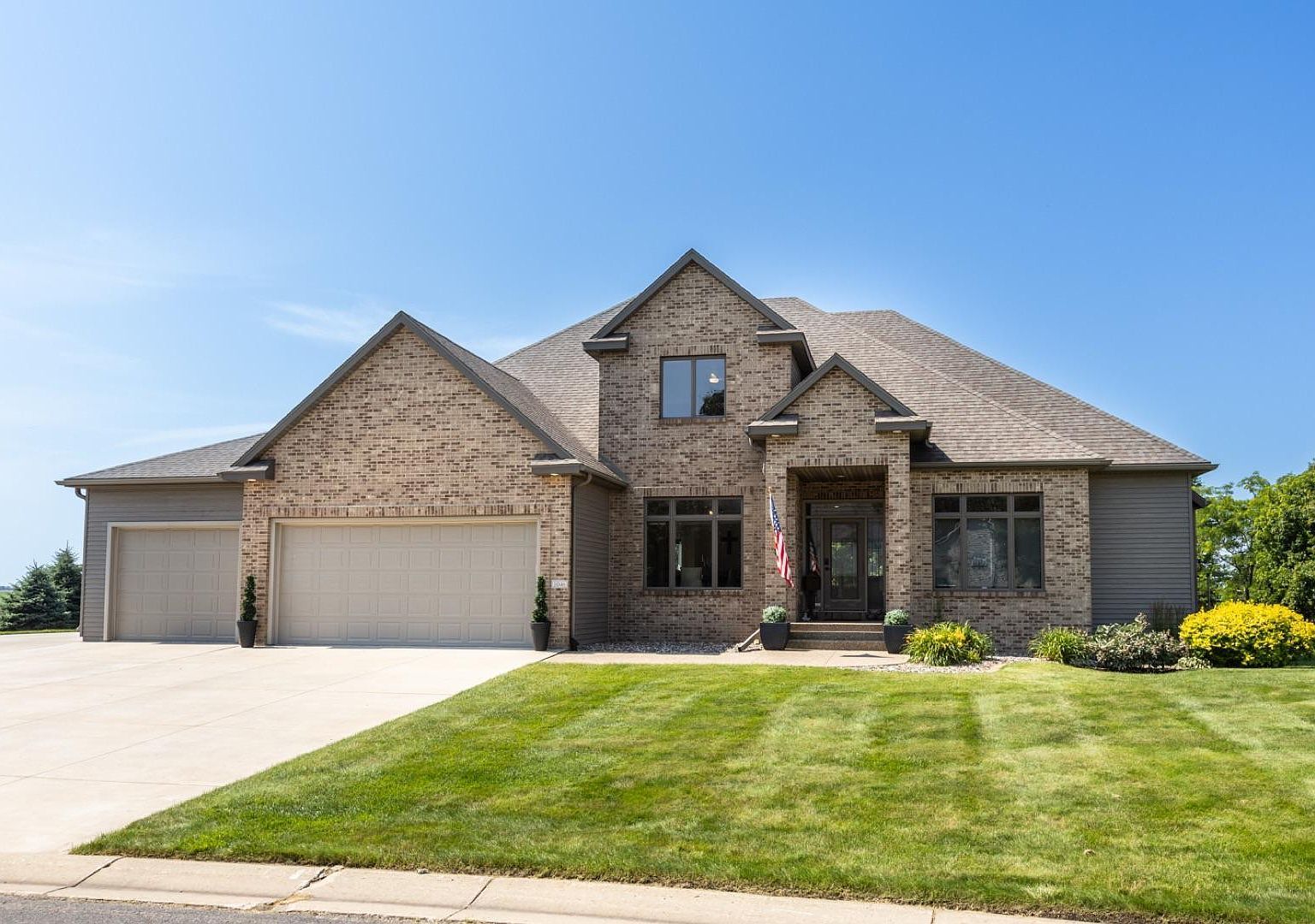 1046 Bush Ct SW Eyota, MN 55934 - Thumbnail 2