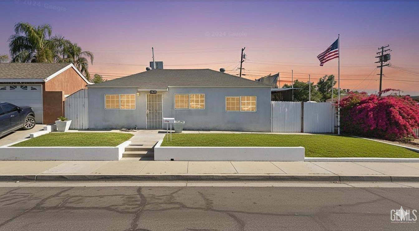 1317 Columbus St Bakersfield, CA 93305 - Thumbnail 2