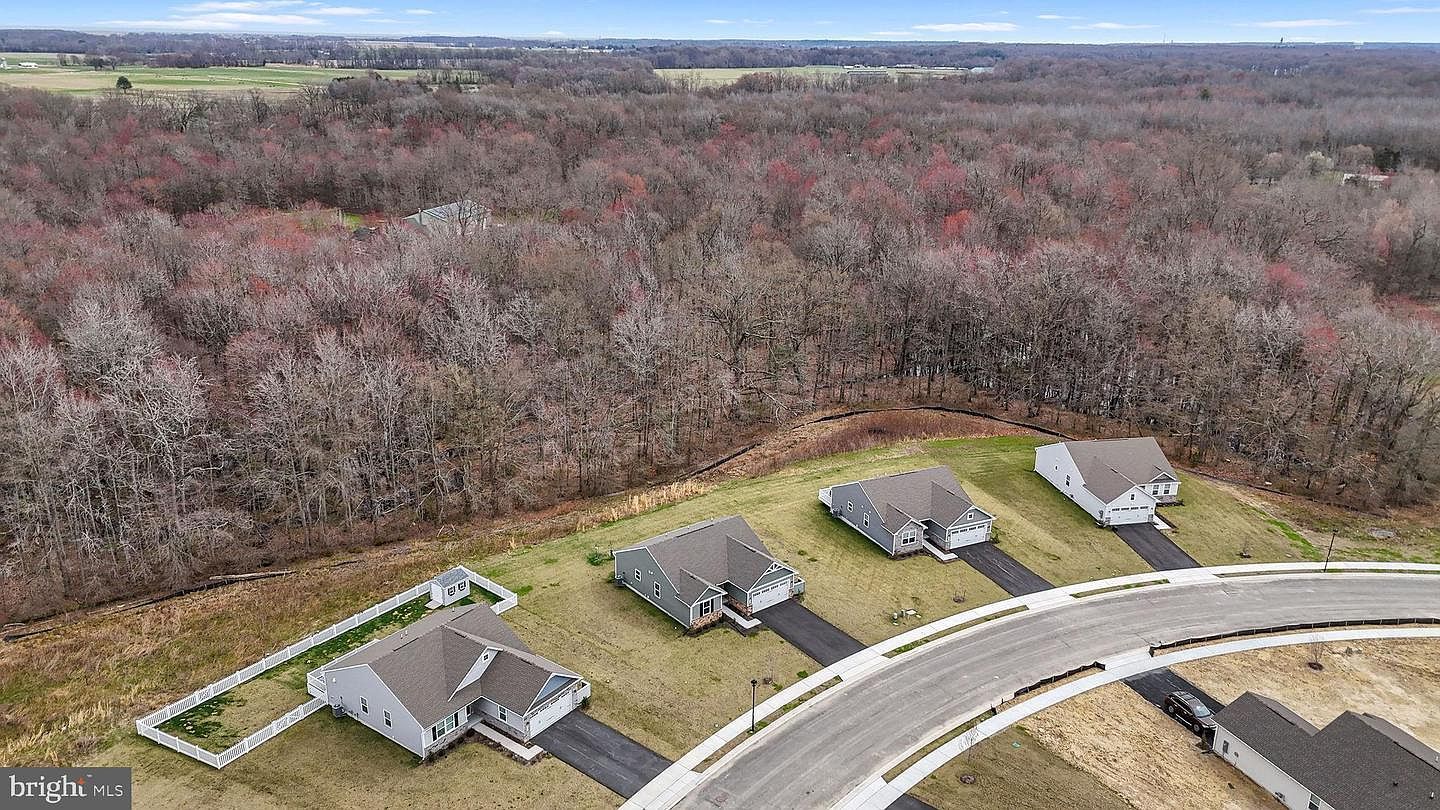 401 Alezach Dr Dover, DE 19901 - Thumbnail 2
