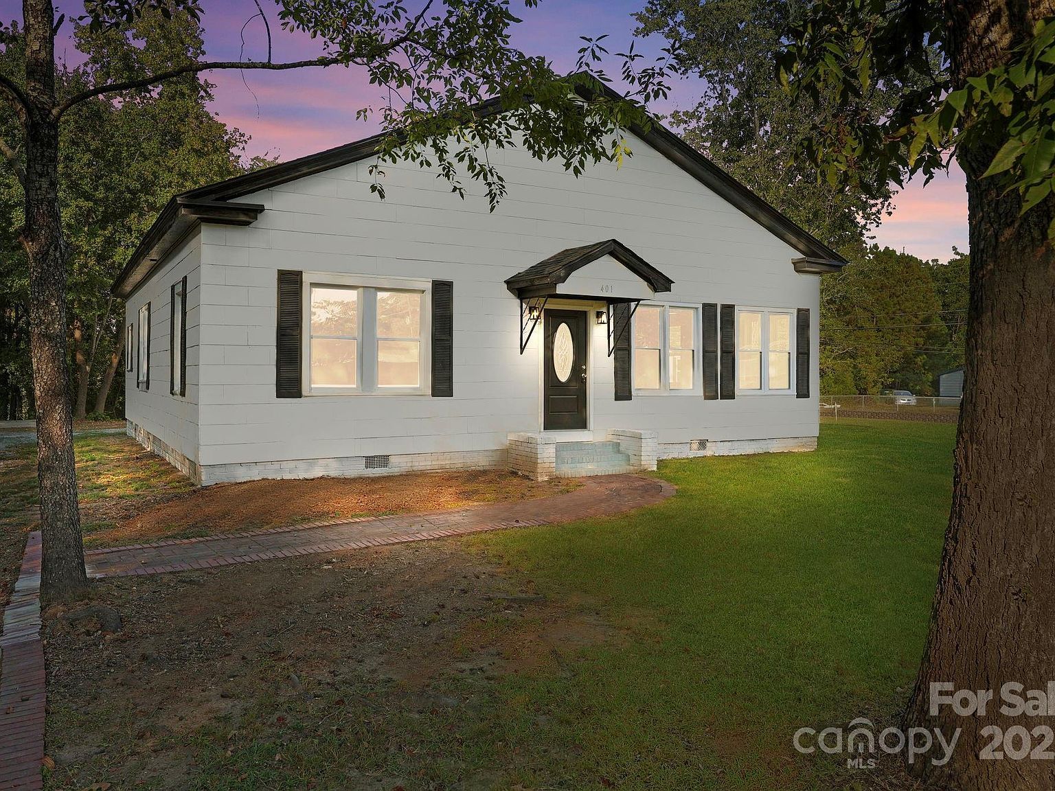 401 Julius Chambers Ave Mount Gilead, NC 27306 - Thumbnail 2