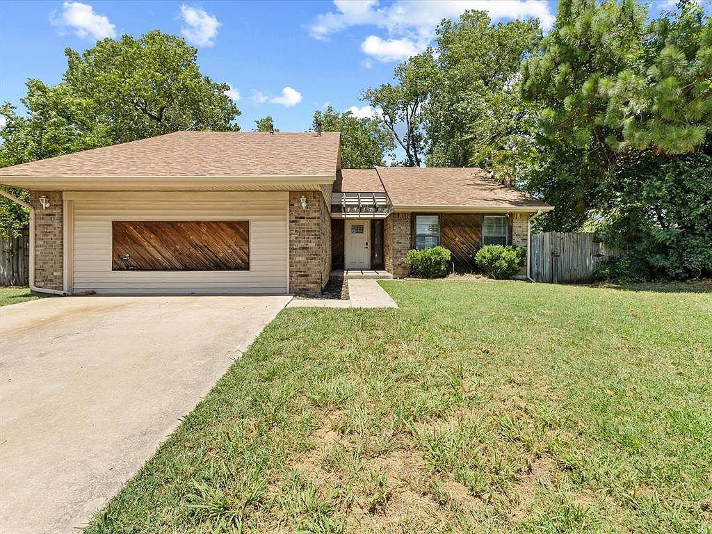 1717 Crest Cir Midwest City, OK 73130 - Thumbnail 2
