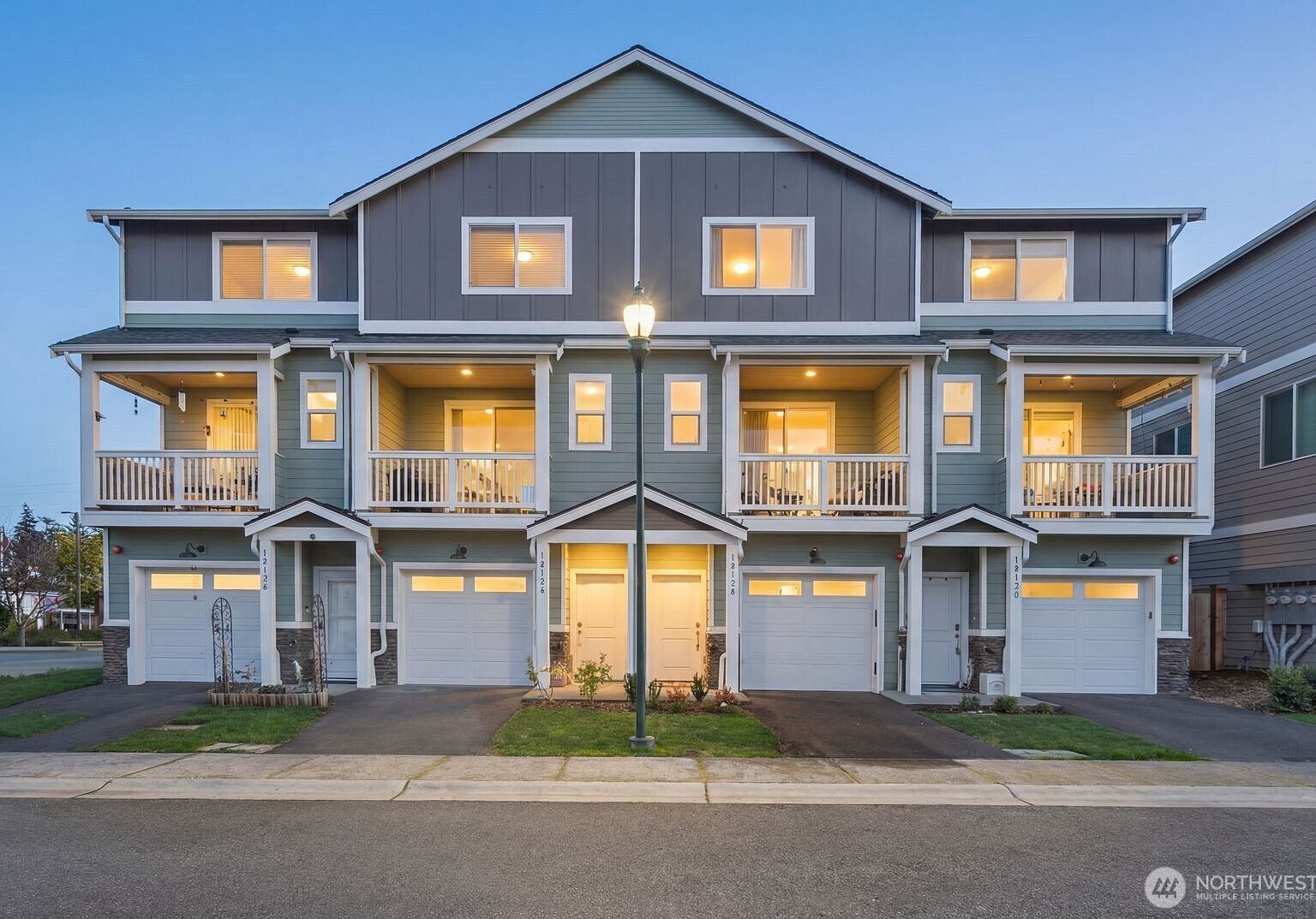 18124 1st Pl SW Normandy Park, WA 98166 - Thumbnail 2