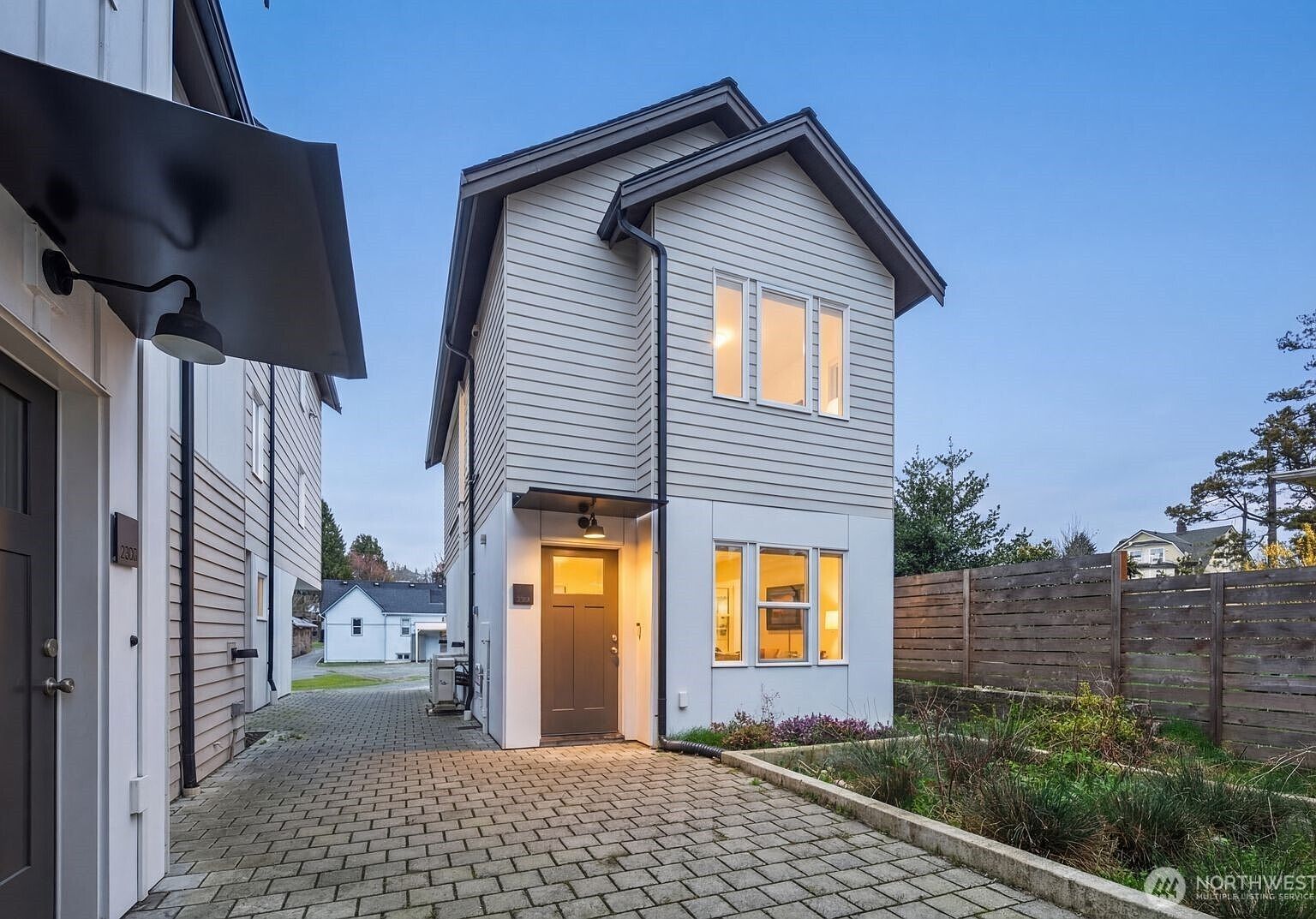 2211 17th Ave S Seattle, WA 98144 - Thumbnail 2