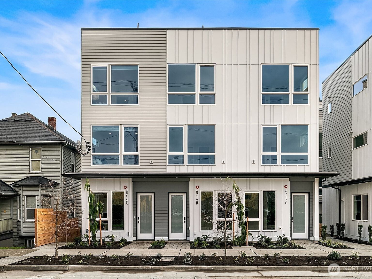 6727 Carlton Ave S #B Seattle, WA 98108 - Thumbnail 2