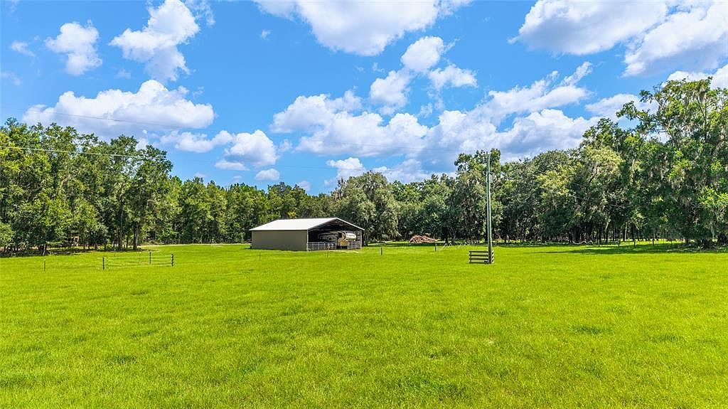 35 Southeast St Morriston, FL 32668 - Thumbnail 2