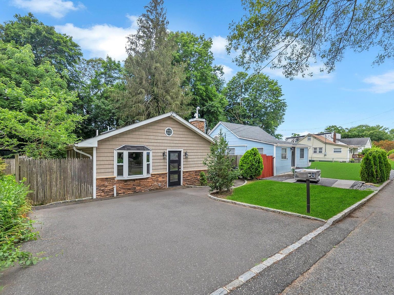 30 Harding Rd Ronkonkoma, NY 11779 - Thumbnail 2