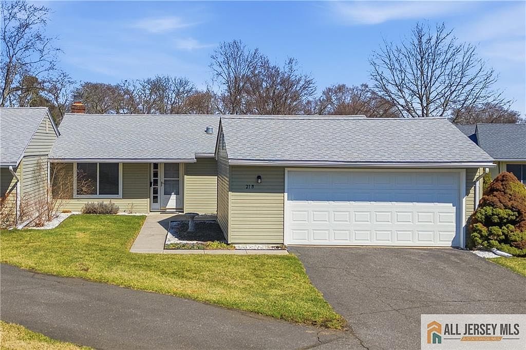 21 Celtis Plz Monroe Township, NJ 08831  | Condominium