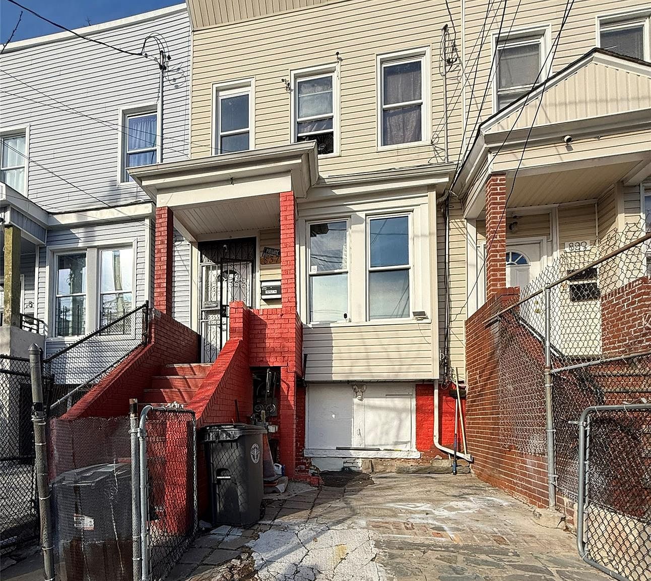 837 Jennings St Bronx, NY 10459 - Thumbnail 2