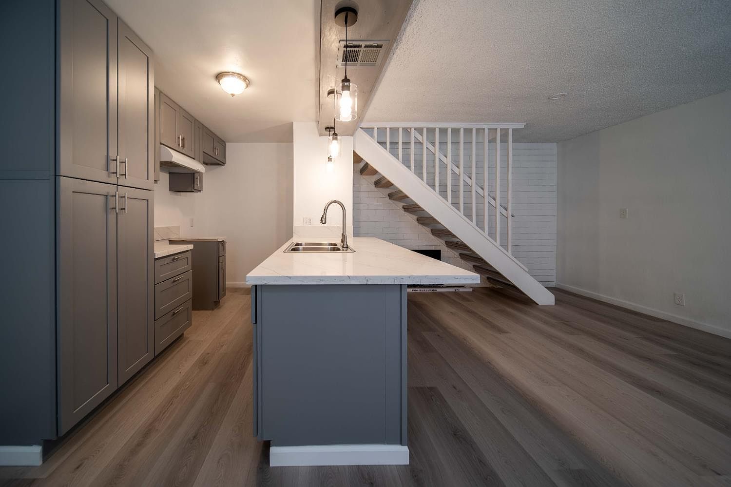 2585 W Fairmont Ave APT 101 Fresno, CA 93705 - Thumbnail 2