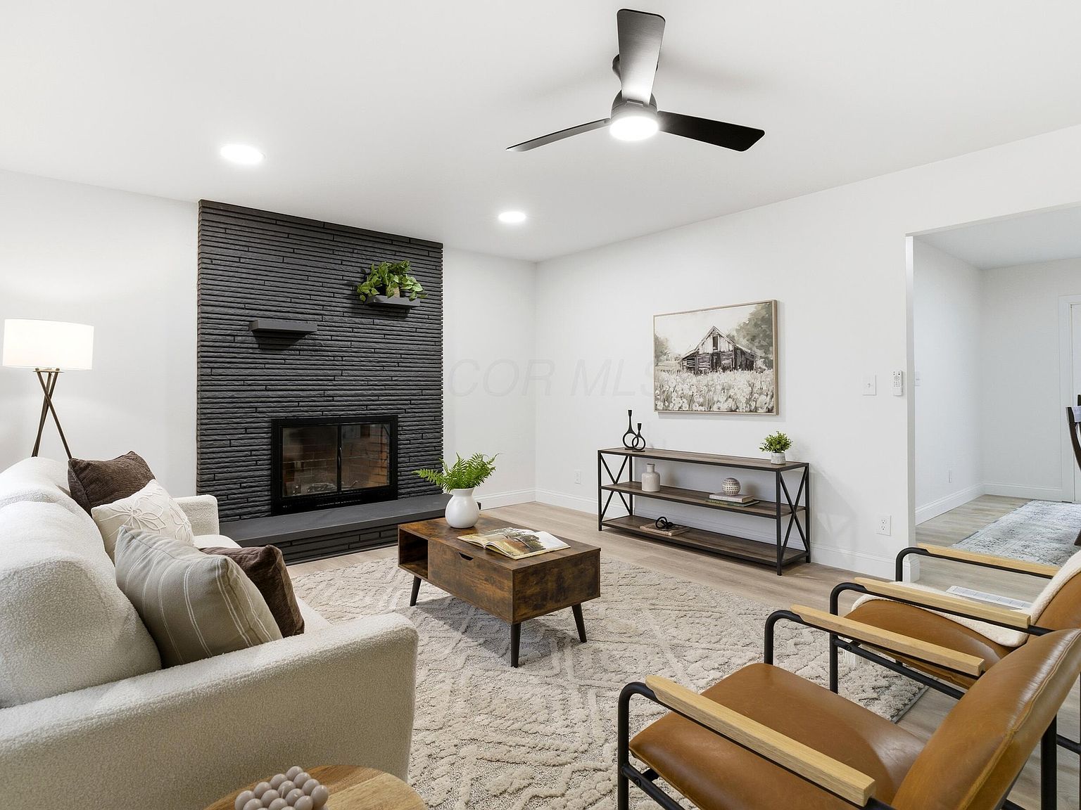 1379 Crestwood Ave Columbus, OH 43227 - Thumbnail 2