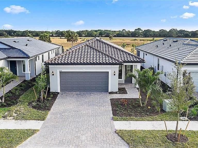 6319 Crested Eagle Ln Nokomis, FL 34275 - Thumbnail 2