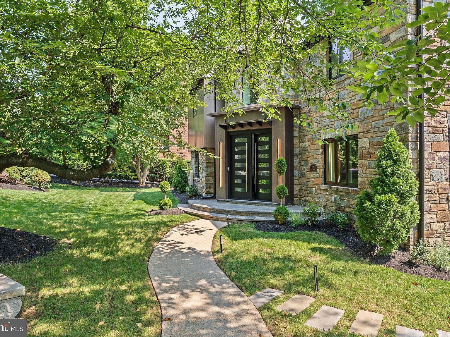 3001 Foxhall Rd NW Washington, DC 20016 - Thumbnail 2