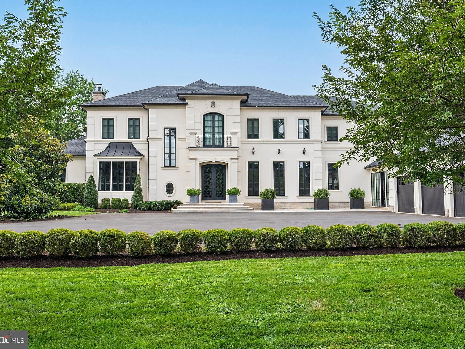 8913 Holly Leaf Ln Bethesda, MD 20817 - Thumbnail 2