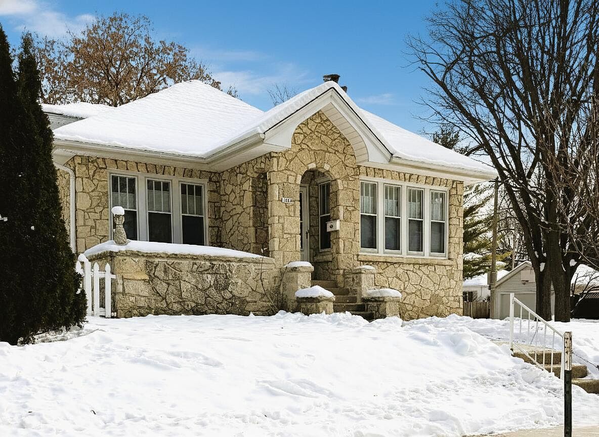 1904 N 83rd St Wauwatosa, WI 53213 - Thumbnail 2