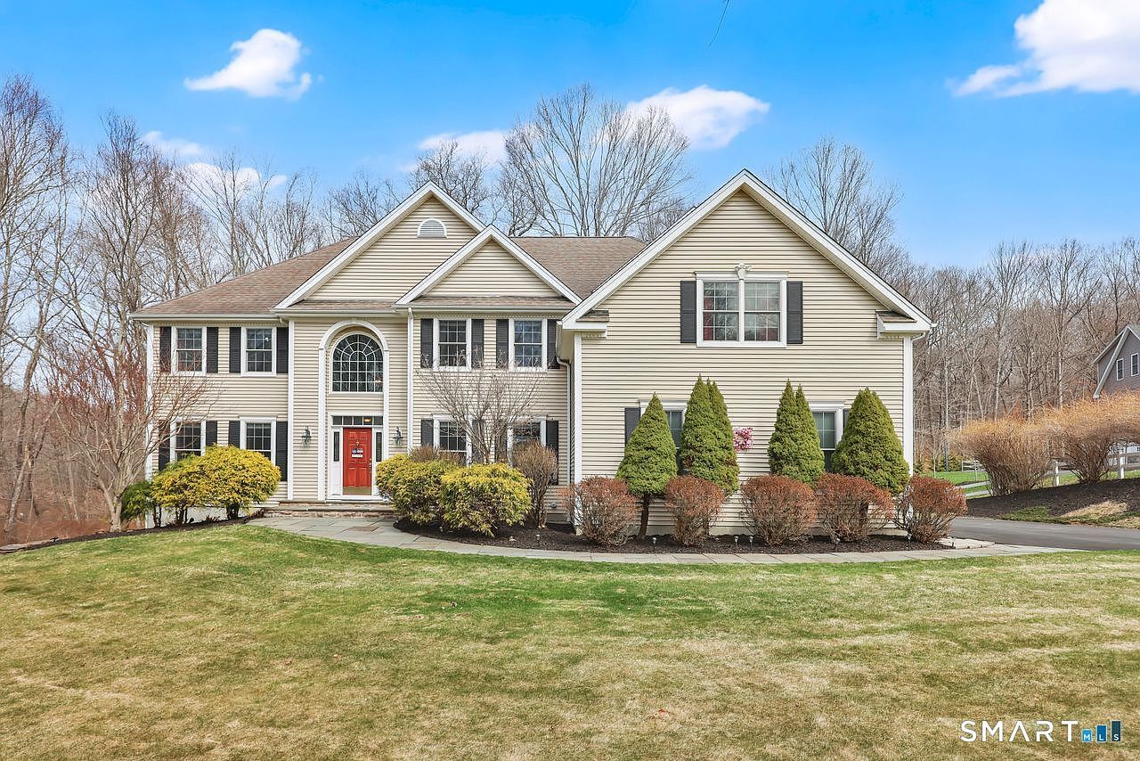 1 Bramble Trl Newtown, CT 06470  | Single Family