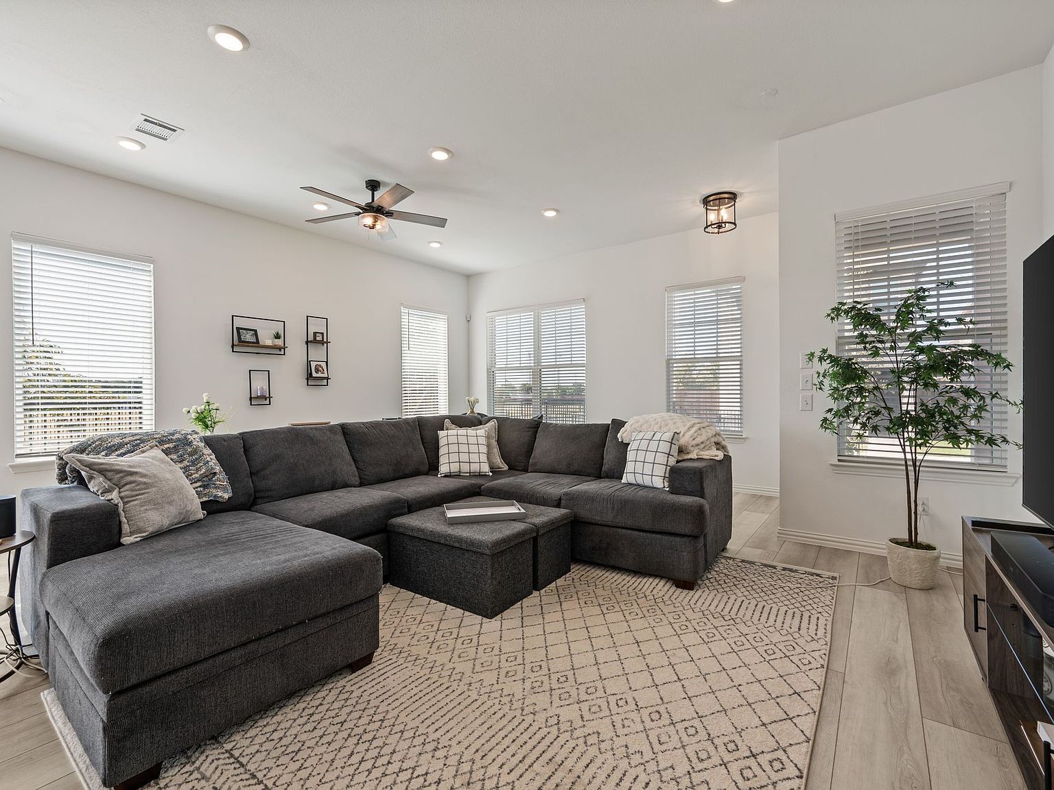 6201 Queens Path North Richland Hills, TX 76180 - Thumbnail 2