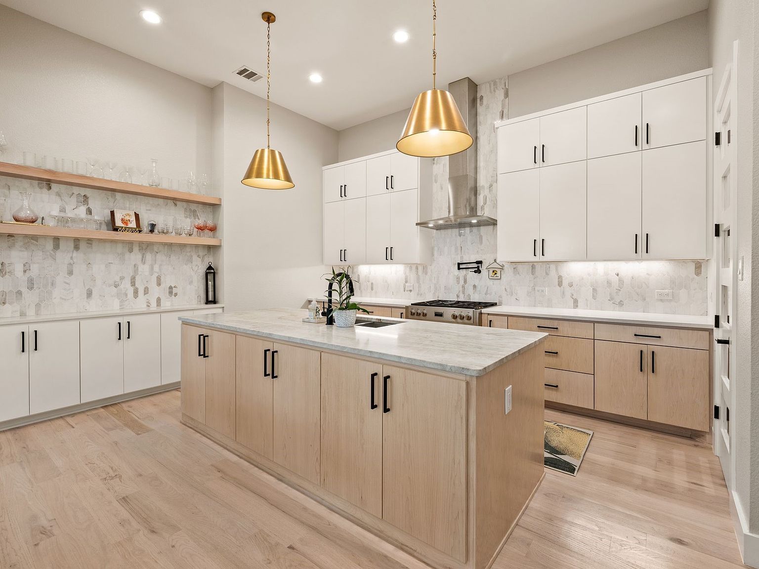 2092 Holt Way Grapevine, TX 76051 - Thumbnail 2