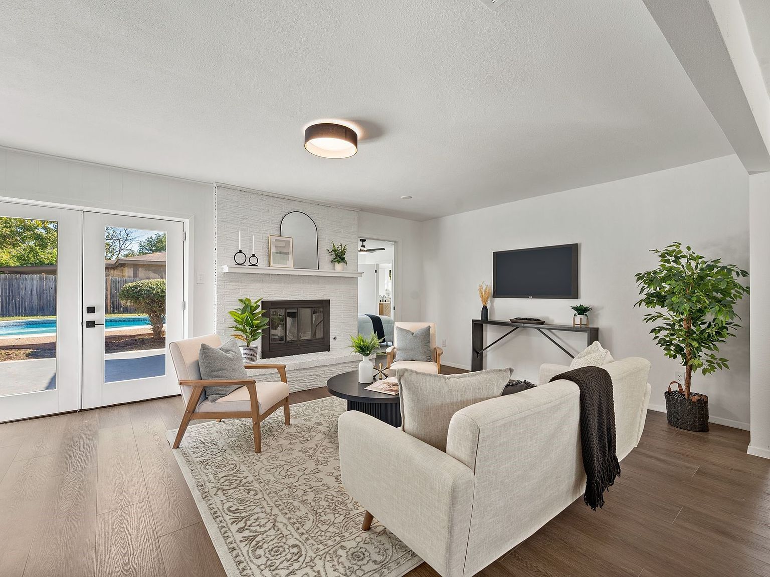 1000 Madrid St Hurst, TX 76053 - Thumbnail 2