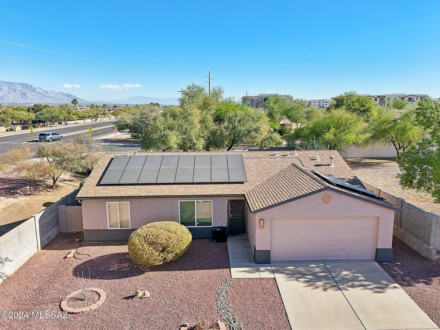 8774 N New Moon Pl Tucson, AZ 85743 - Thumbnail 2