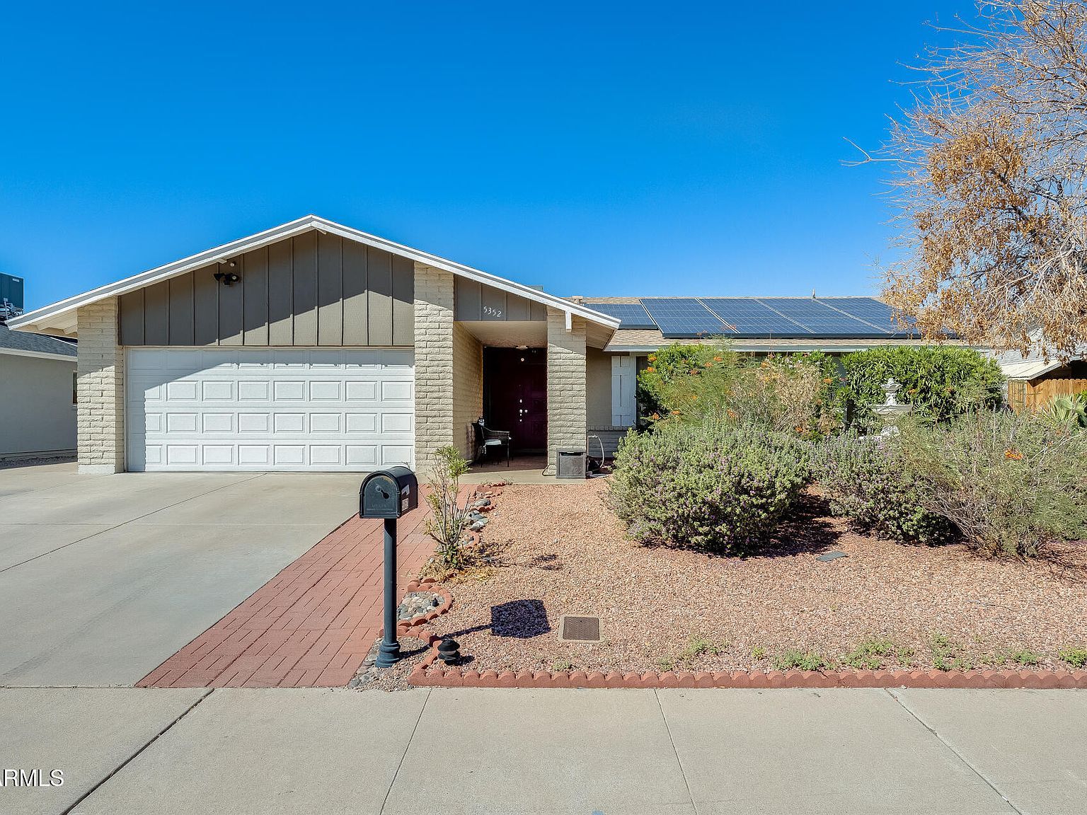 5352 W Port Au Prince Ln Glendale, AZ 85306 - Thumbnail 2