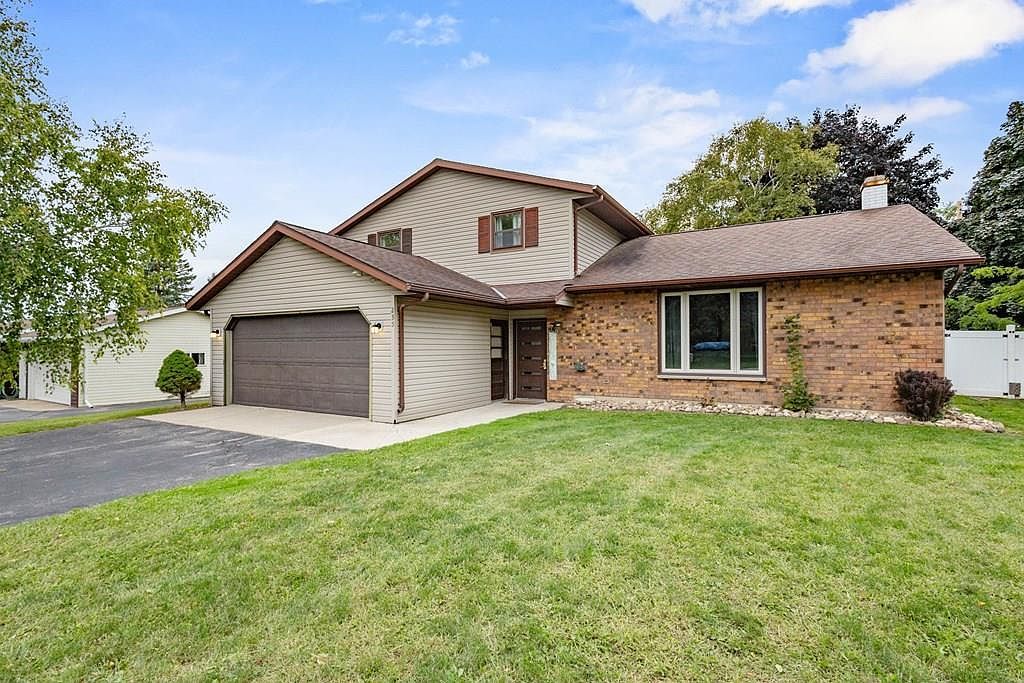 235 N 18th Ave Sturgeon Bay, WI 54235  | Single Family