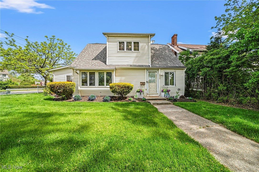 18015 Canterbury Rd Cleveland, OH 44119 - Thumbnail 2