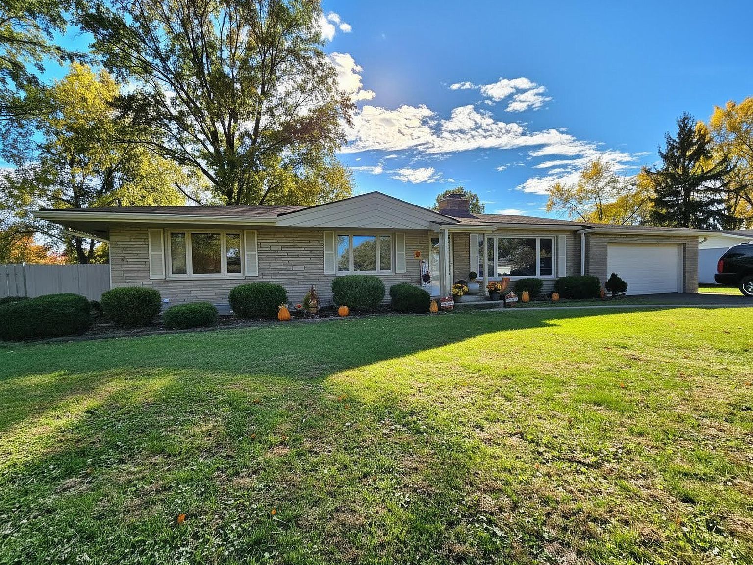 3715 Montclair Dr Columbus, OH 43219 - Thumbnail 2