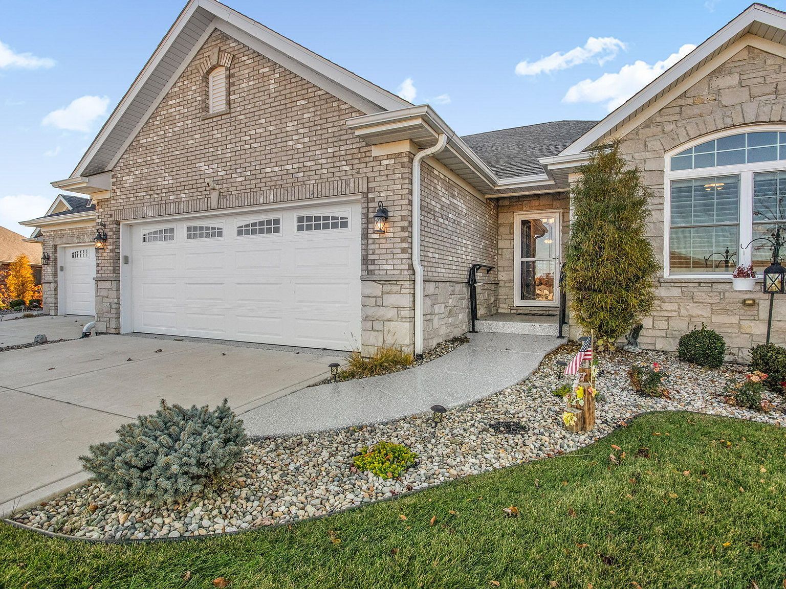 2331 Waterford Cir W Schererville, IN 46375 - Thumbnail 2