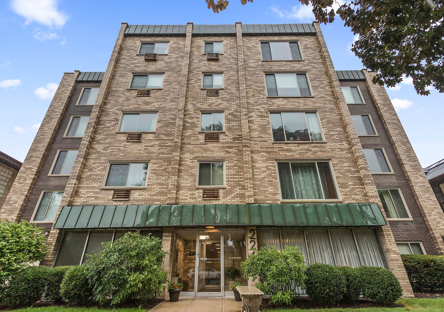 224 S Oak Park Ave APT 4B Oak Park, IL 60302 - Thumbnail 2