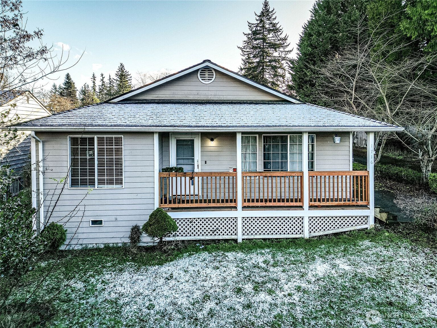 1716 Scenic Dr Everett, WA 98203 - Thumbnail 2